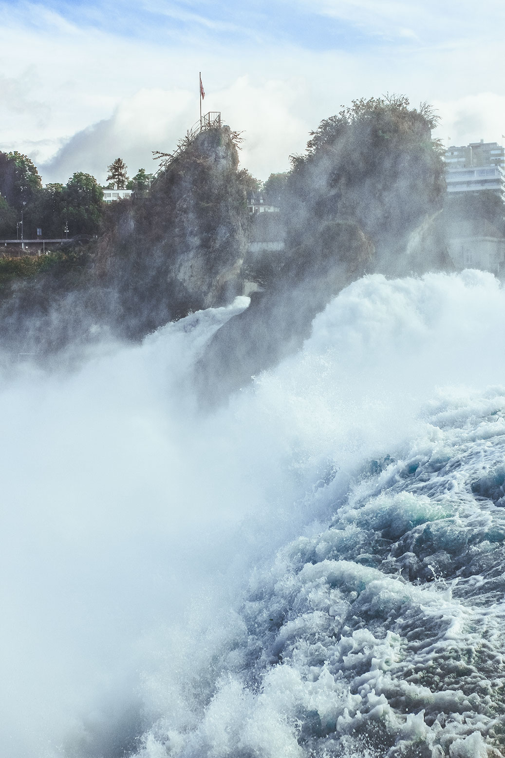 Rheinfall-Schweiz-größter-Wasserfall-Europas-Tagestrip