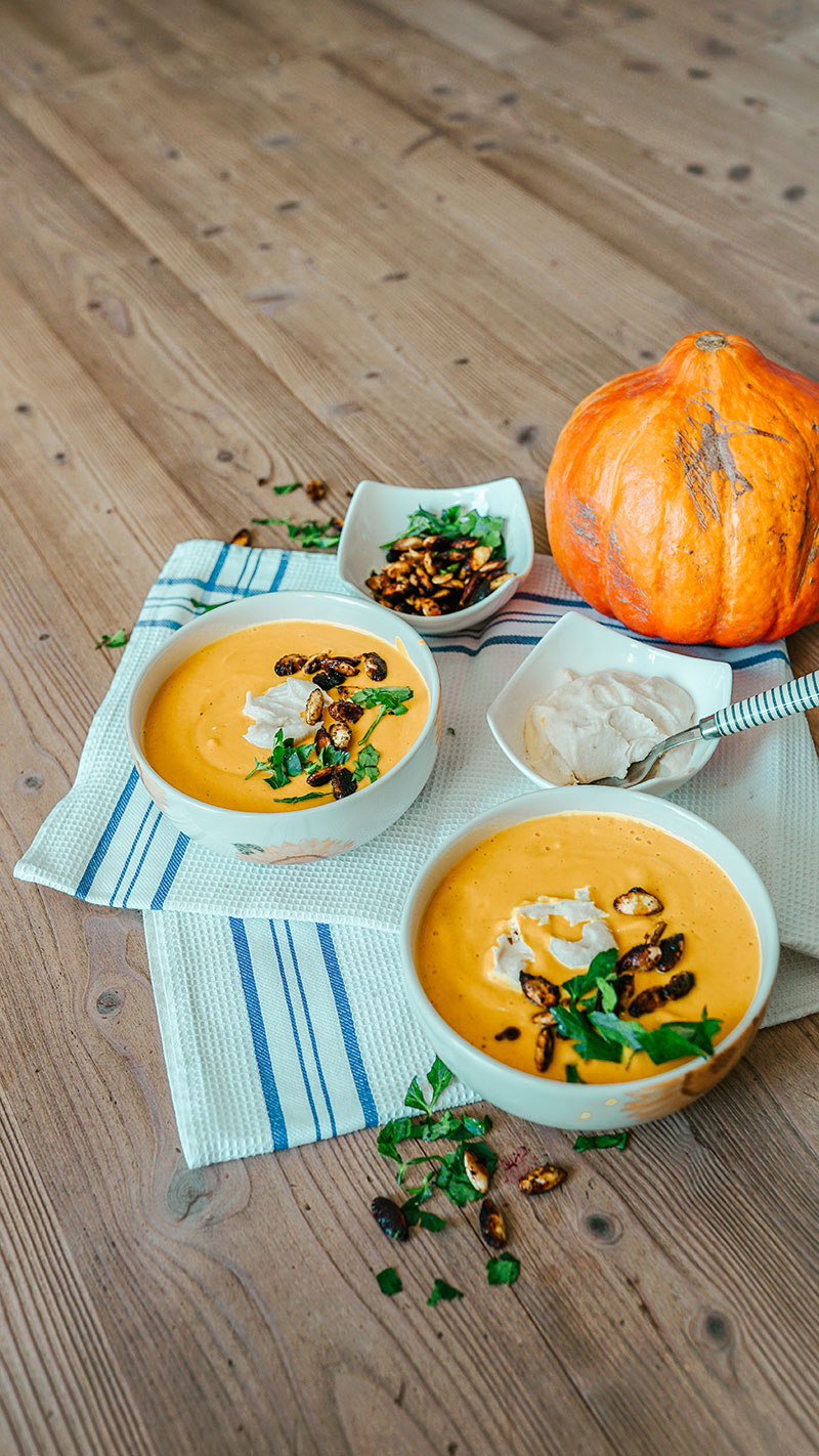 Vegane Kürbiscremesuppe // Schnelles und einfaches Herbstrezept